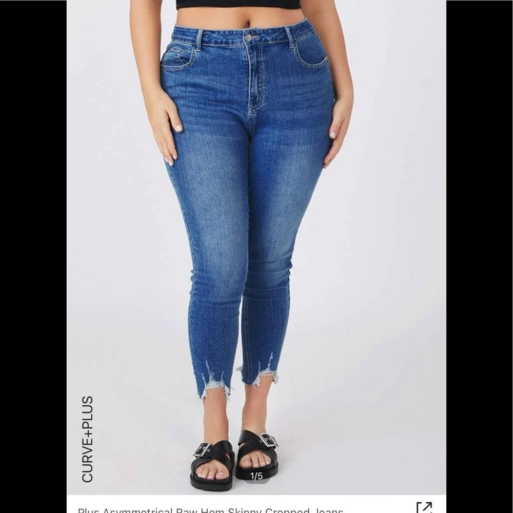 Skinny jeans with fray hem